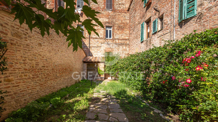 Image No.3-3 Bed Property for sale