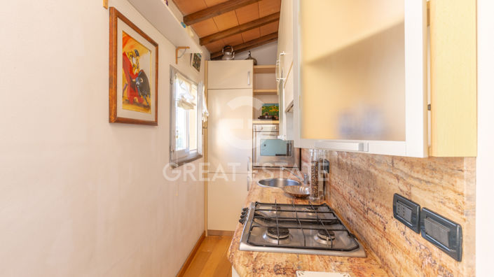 Image No.10-3 Bed Property for sale