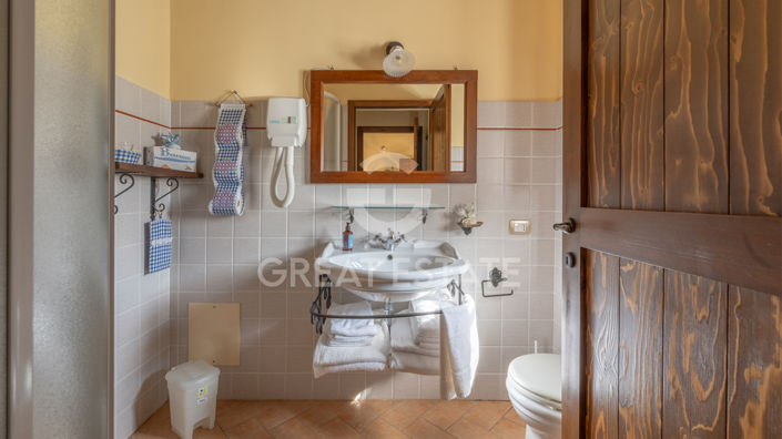 Image No.45-5 Bed Country House for sale