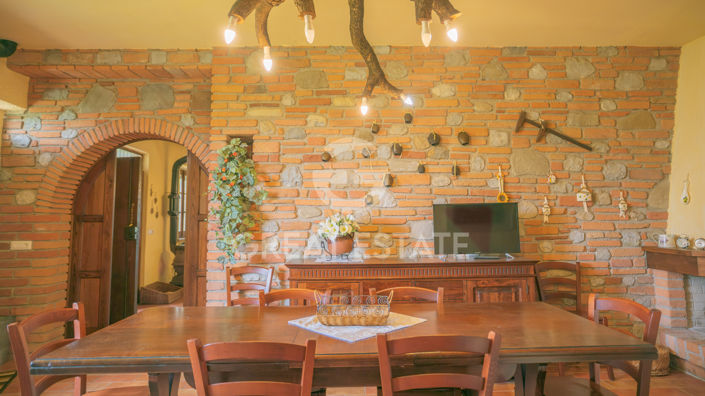 Image No.18-25 Bed Country House for sale