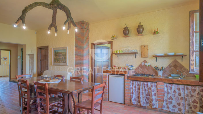 Image No.20-25 Bed Country House for sale