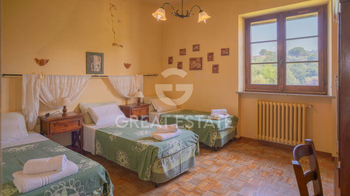 Image No.21-25 Bed Country House for sale