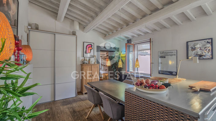 Image No.12-2 Bed Property for sale