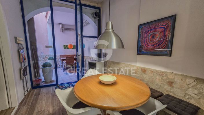 Image No.15-2 Bed Property for sale