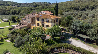 Maison de campagne de 7 chambres à vendre à Tuoro sul Trasimeno