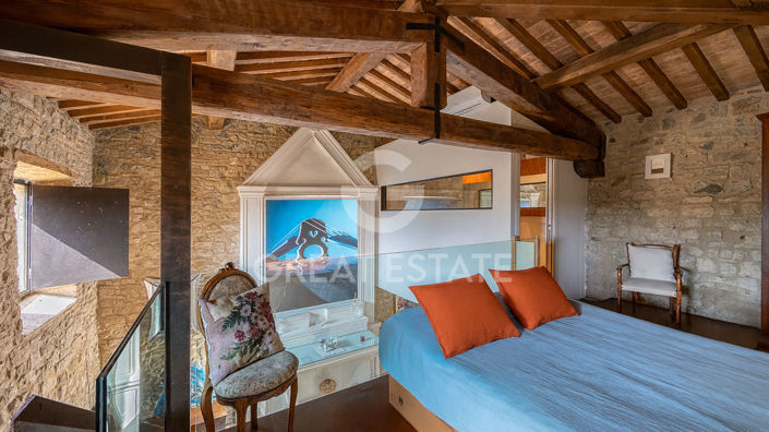 Image No.18-11 Bed Country House for sale