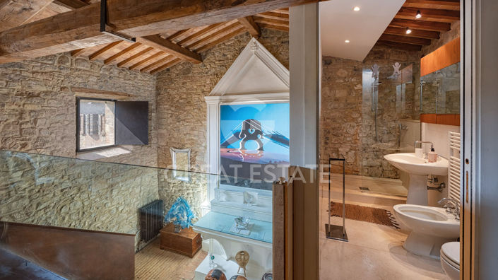 Image No.19-11 Bed Country House for sale