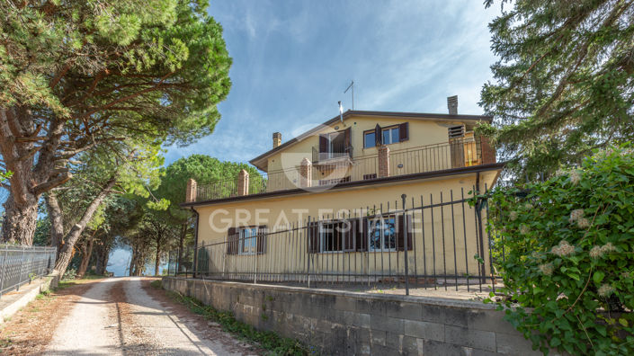 Image No.2-Villa de 7 chambres à vendre à Bettona