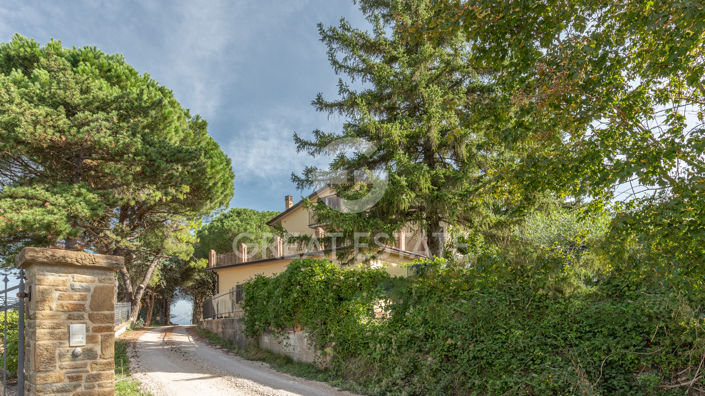 Image No.8-7 Bed Villa for sale