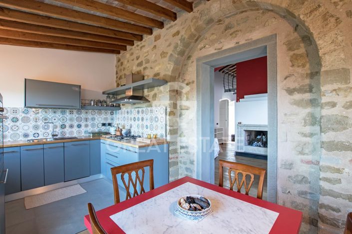 Image No.2-2 Bed Country House for sale