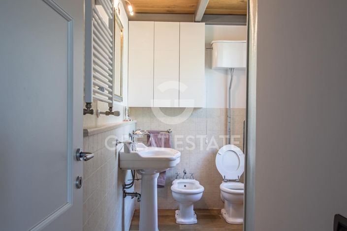 Image No.23-2 Bed Country House for sale