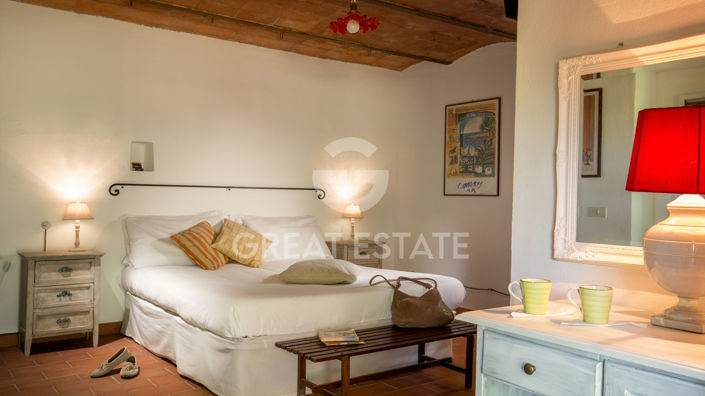 Image No.7-6 Bed Country House for sale