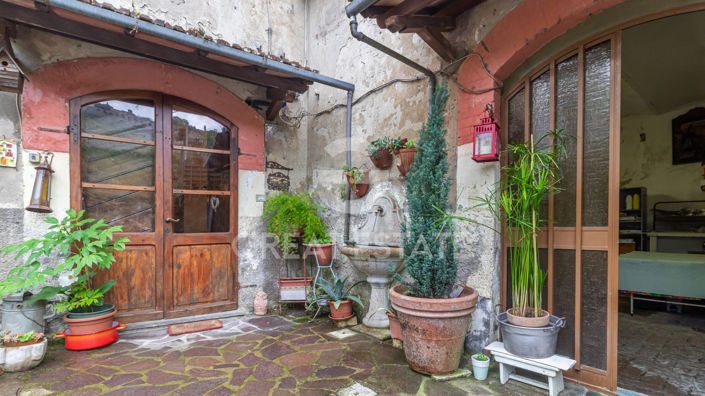 Image No.17-4 Bed Country House for sale