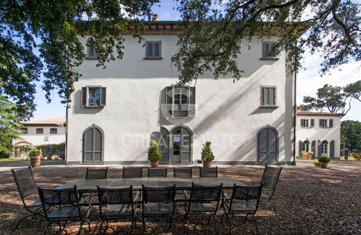 Image No.8-15 Bed Country House for sale