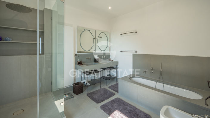 Image No.55-4 Bed Country House for sale