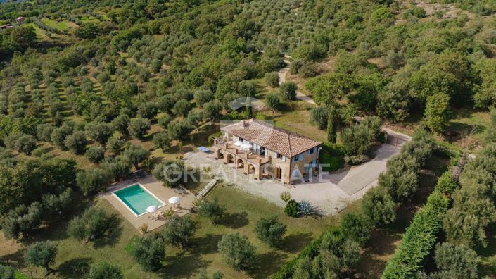 Image No.1-Maison de campagne de 5 chambres à vendre à Tuoro sul Trasimeno