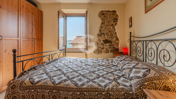 Image No.22-3 Bed Property for sale