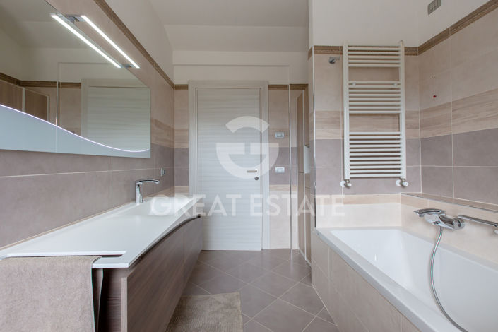 Image No.38-4 Bed Country House for sale