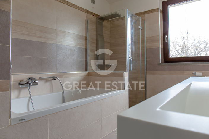 Image No.39-4 Bed Country House for sale