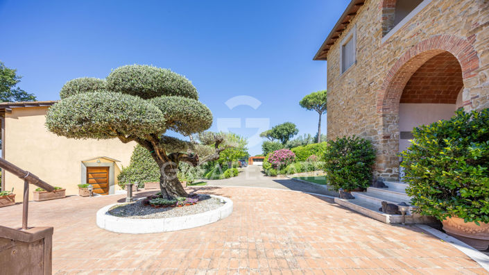 Image No.12-5 Bed Country House for sale