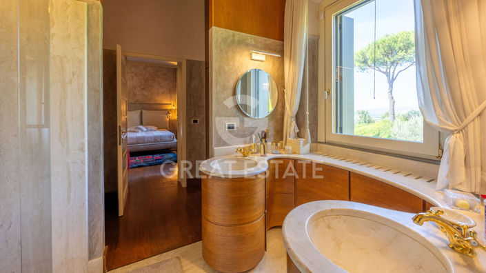 Image No.53-5 Bed Country House for sale