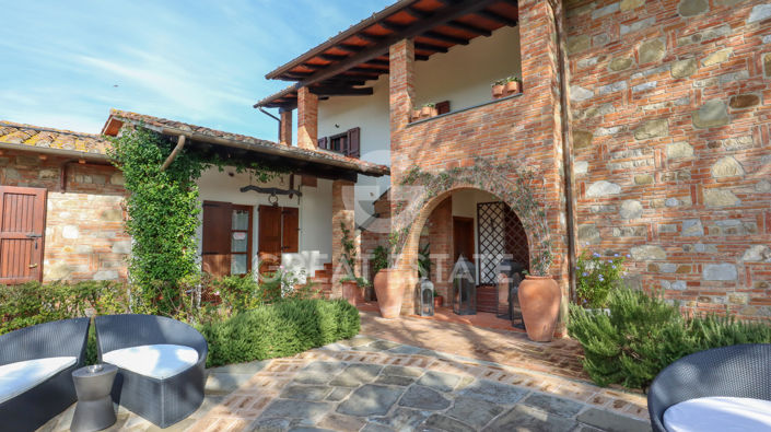 Image No.17-6 Bed Country House for sale