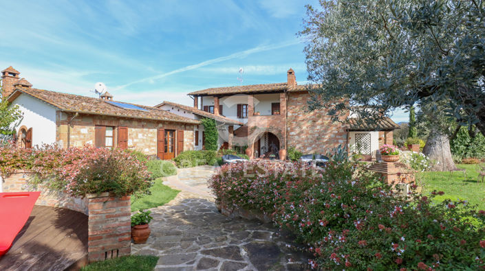 Image No.9-6 Bed Country House for sale