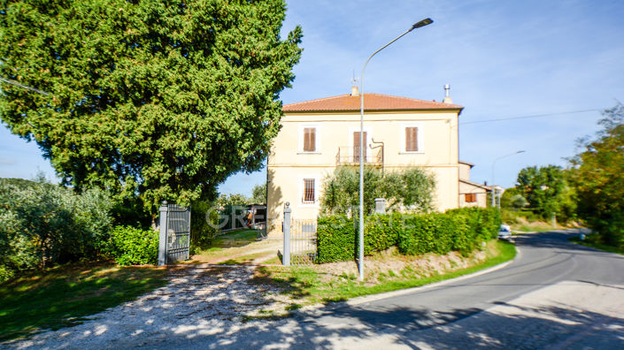 Image No.11-6 Bed Country House for sale