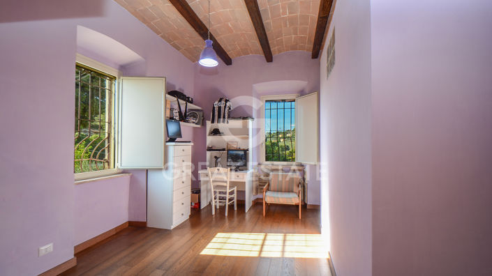 Image No.16-6 Bed Country House for sale