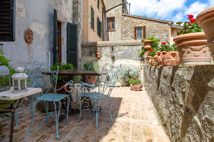 Image No.11-9 Bed Country House for sale