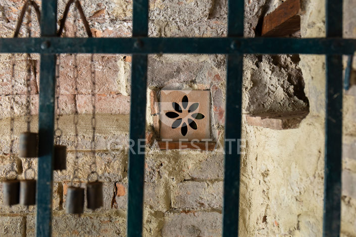 Image No.18-9 Bed Country House for sale