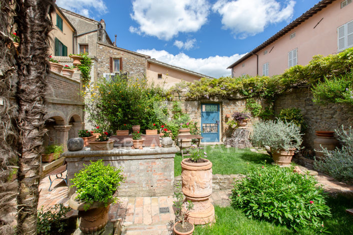 Image No.8-9 Bed Country House for sale