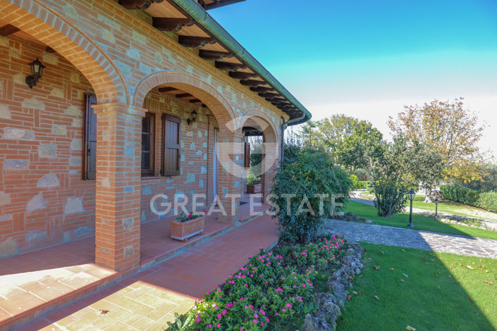 Image No.11-4 Bed Country House for sale