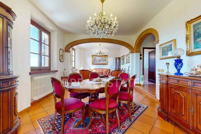 Image No.2-4 Bed Country House for sale