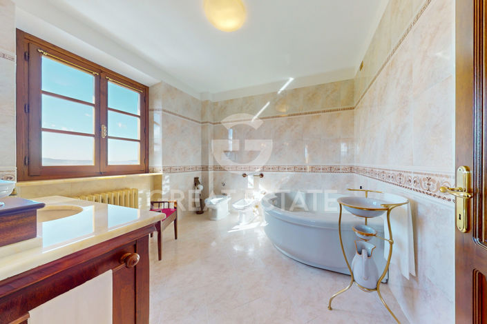 Image No.41-4 Bed Country House for sale