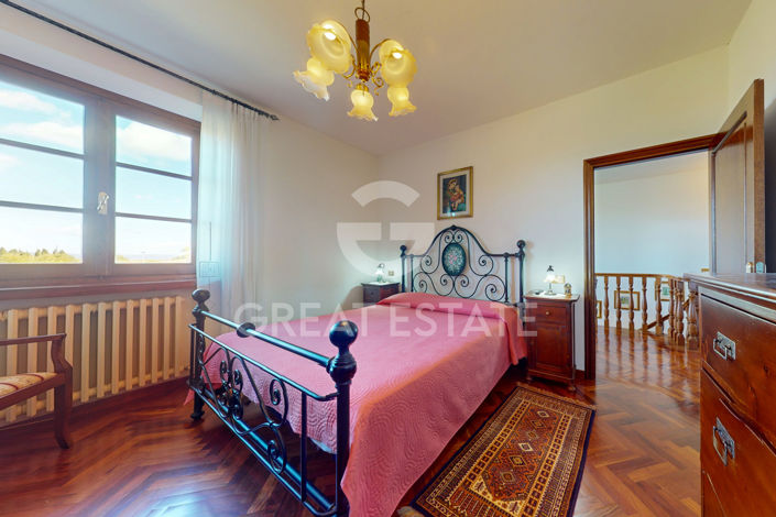 Image No.42-4 Bed Country House for sale