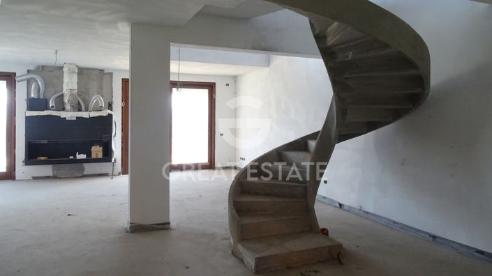 Image No.2-4 Bed Country House for sale