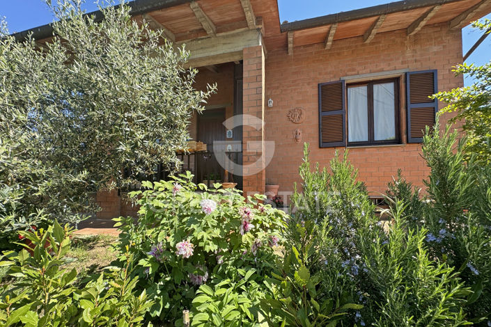 Image No.1-Maison de campagne de 3 chambres à vendre à Citta della Pieve