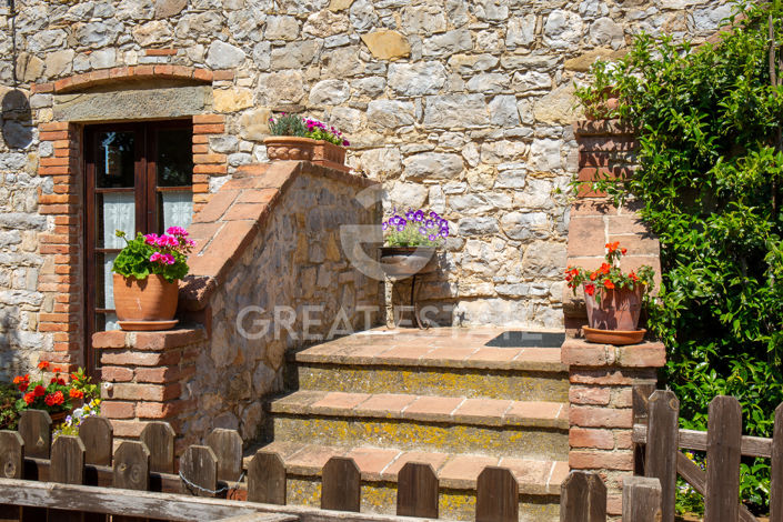 Image No.16-7 Bed Country House for sale