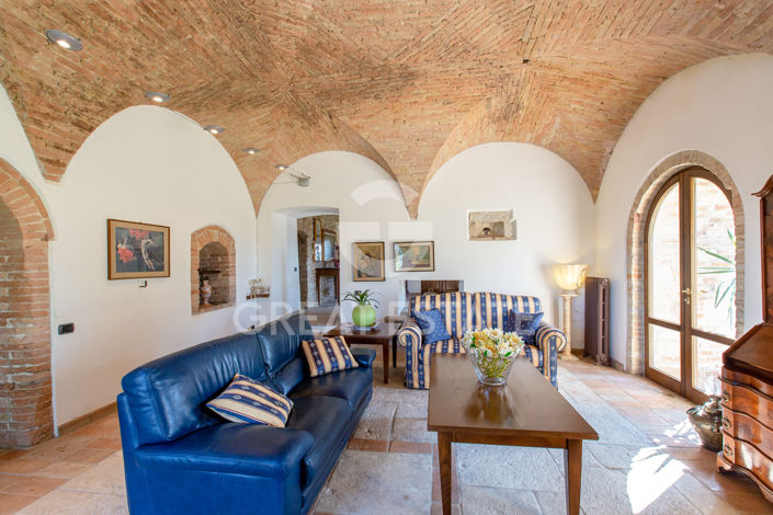 Image No.3-7 Bed Country House for sale