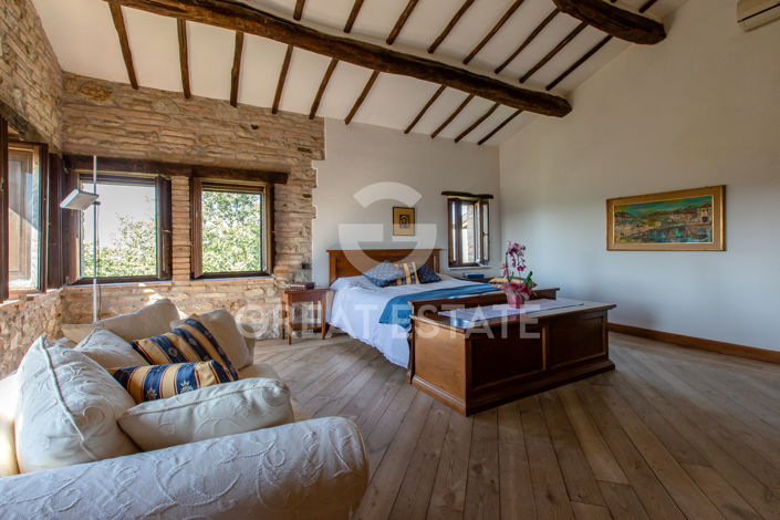 Image No.40-7 Bed Country House for sale