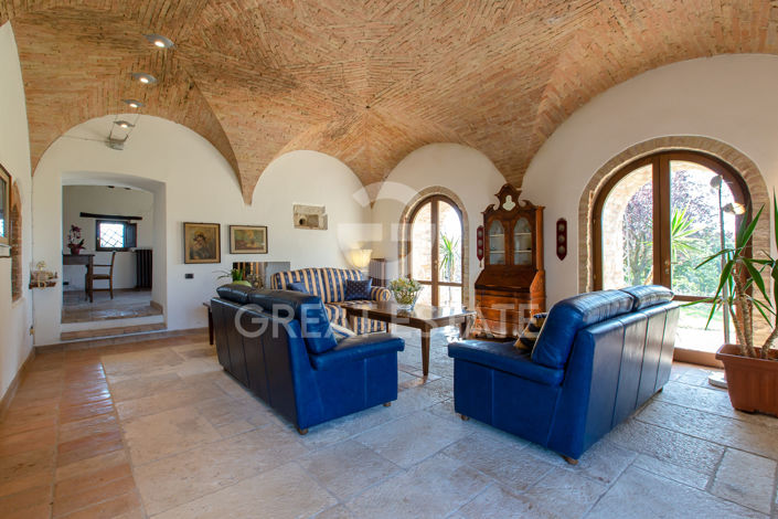 Image No.7-7 Bed Country House for sale