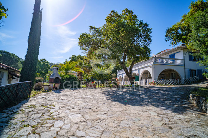 Image No.11-13 Bed Country House for sale