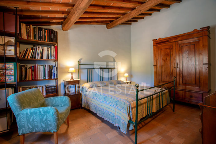 Image No.31-6 Bed Country House for sale