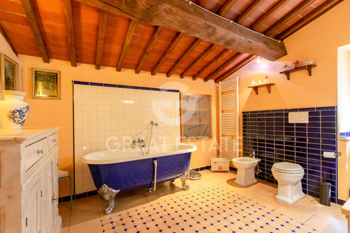 Image No.37-6 Bed Country House for sale