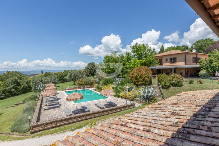 Image No.16-17 Bed Country House for sale