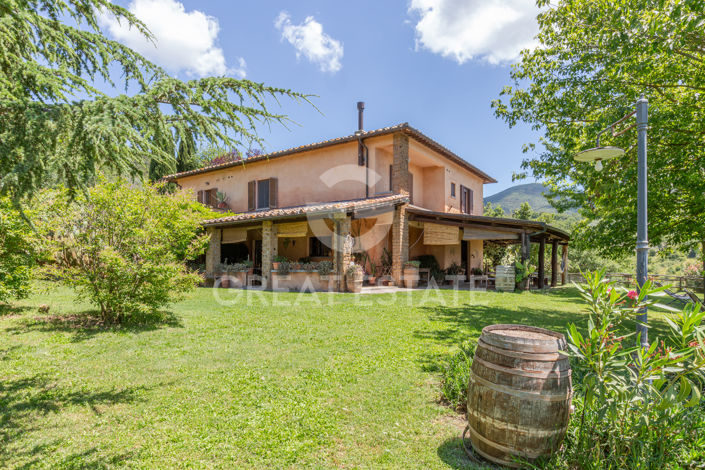 Image No.18-17 Bed Country House for sale