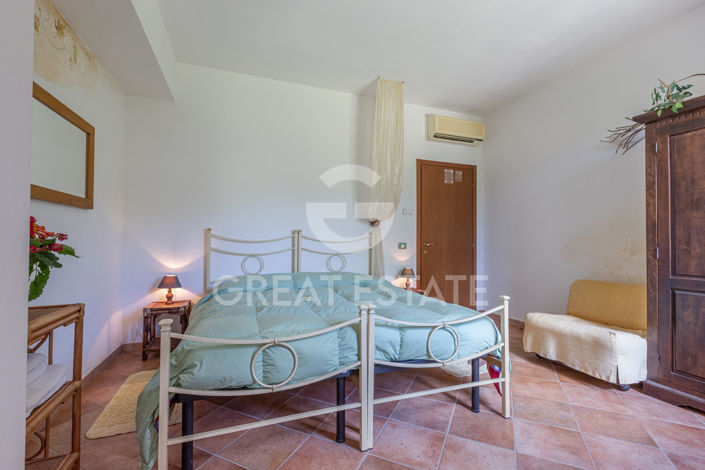 Image No.50-17 Bed Country House for sale