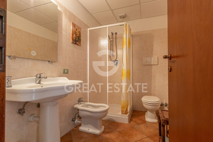 Image No.57-17 Bed Country House for sale