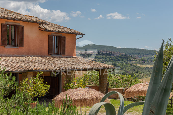 Image No.58-17 Bed Country House for sale